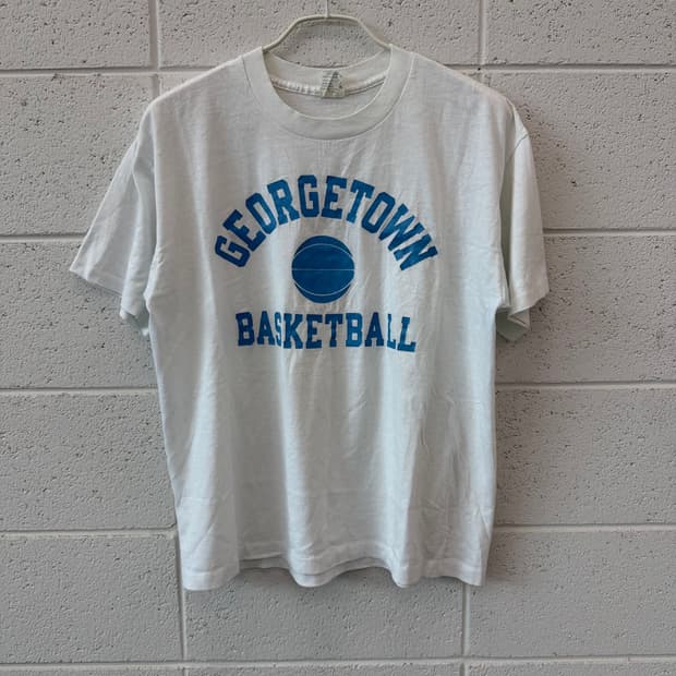 90s Vintage Georgetown Basketball Tshirt