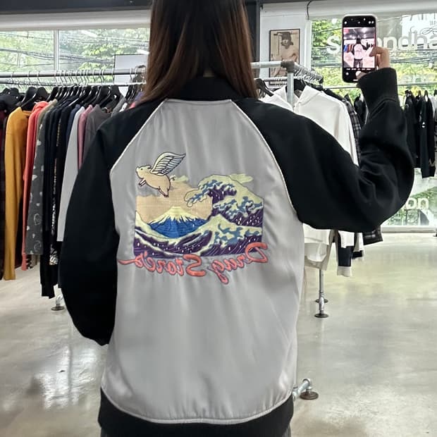 Drug store’s 자수 빅로고 스카잔