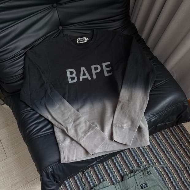 베이프 그라데이션 맨투맨