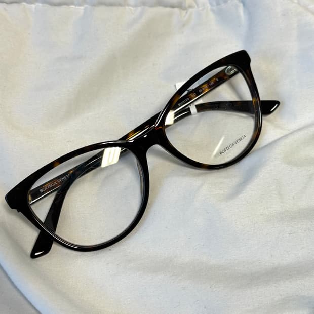 보테가 베네타 로고 템플 오벌 프레임 안경