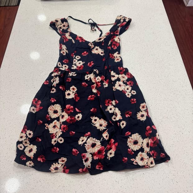 홀리스터) 빈티지 휴양지 플라워 패턴 등포인트 여행 미니슬리브리스원피스