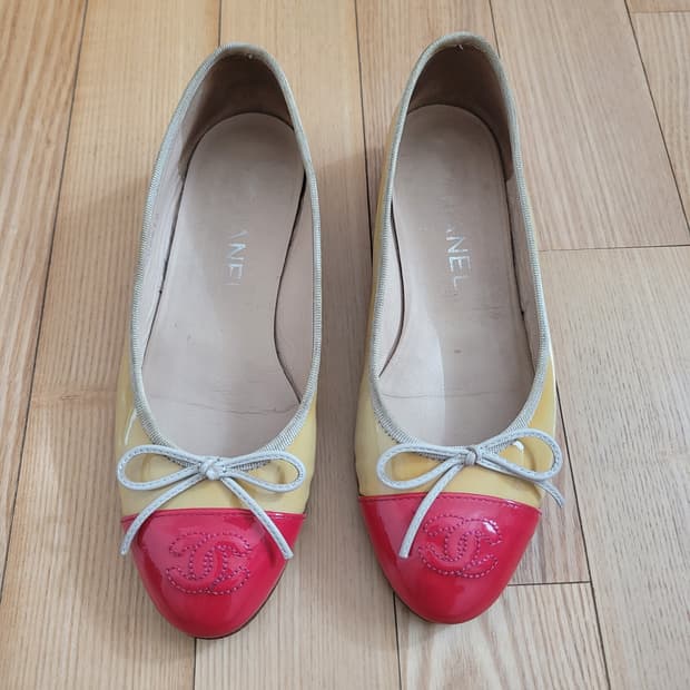 샤넬투톤 페이던트 발레리나 플랫 슈즈