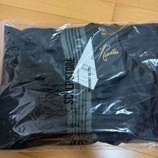 니들스 hd트랙팬츠 L사이즈 판매합니다.