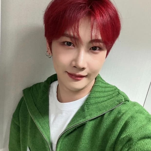 The vinyl house wool zip up cardigun