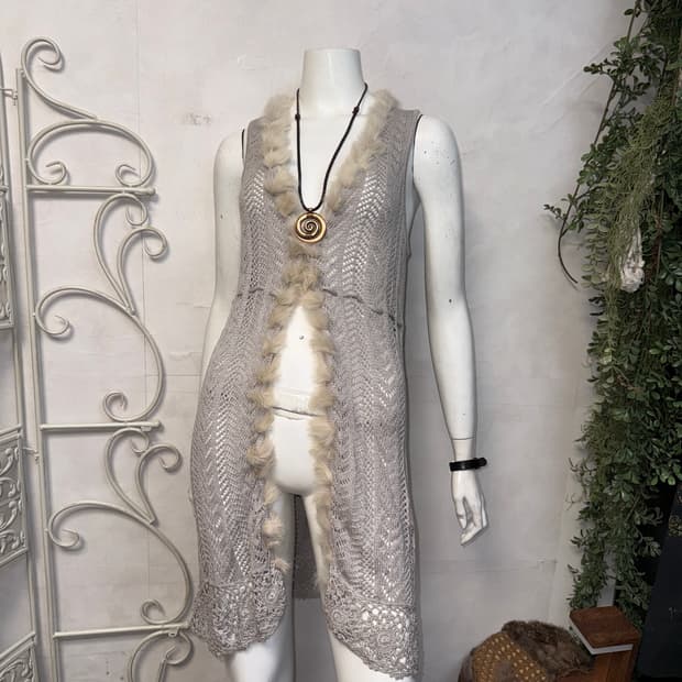 Gray rabbit fur trimming crochet vest 