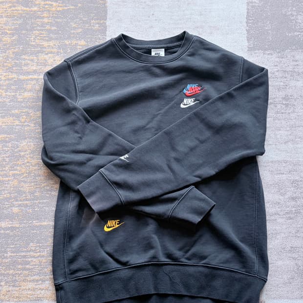 나이키 스우시 맨투맨