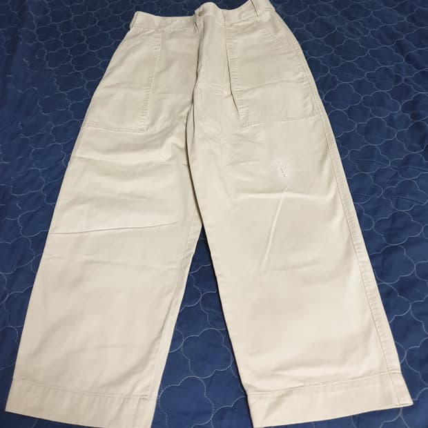 유니클로U 와이드 벨티드 버튼 치노팬츠 크림 (26)