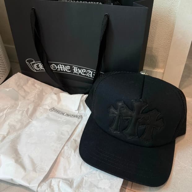 크롬하츠 세메터리 트러커 햇 