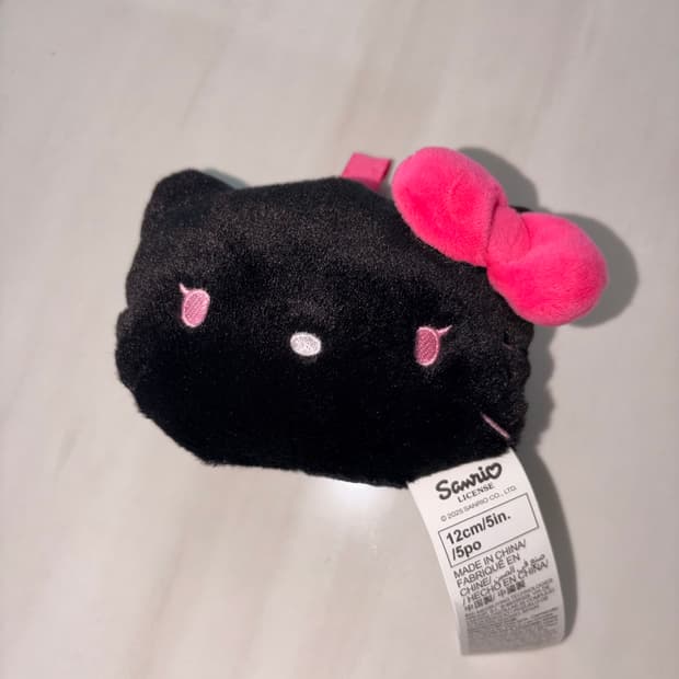 산리오 한정판 블랙핑크키티 인형