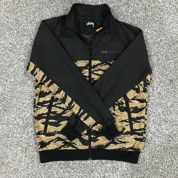 스투시 블랙 카모 바람막이