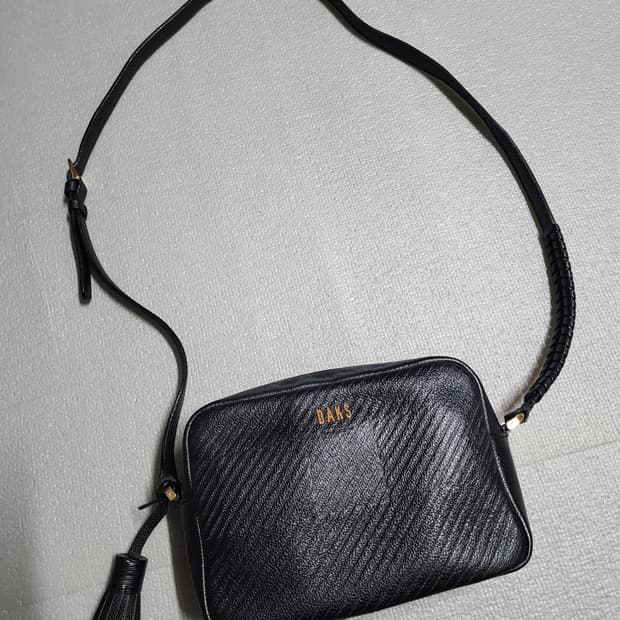 닥스 블랙 하우스체크 경판 가죽 크로스백