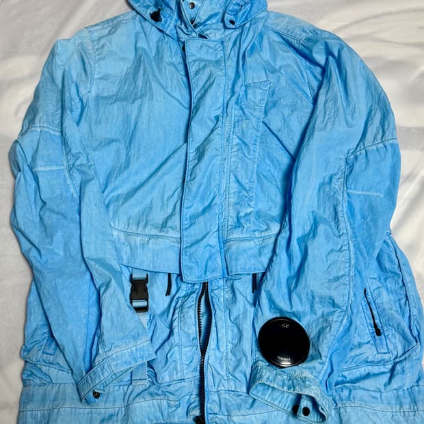 CP컴퍼니 고글 후드 자켓 스카이블루