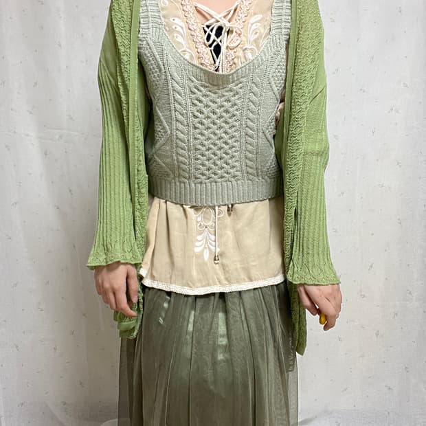 에스닉 블라우스+니트뷔스티에+그린롱가디건+쉬폰스커트