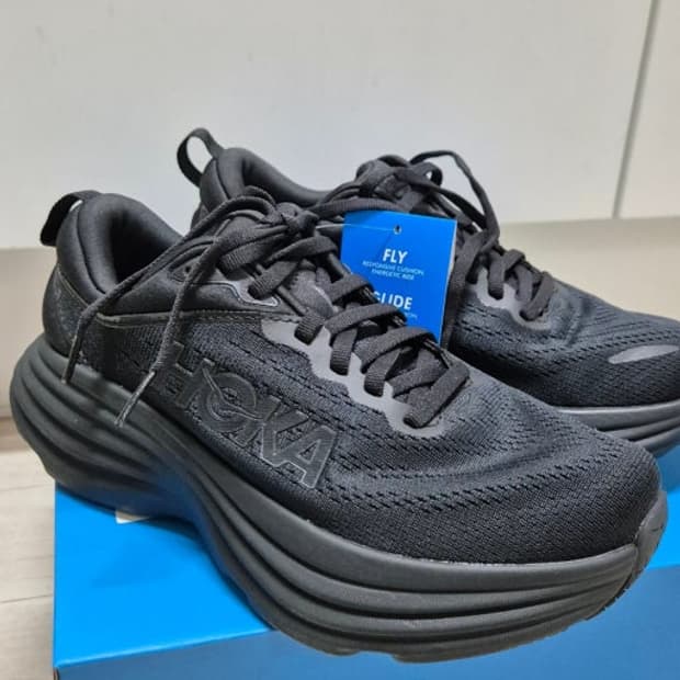 호카본디8 올블랙(새상품)