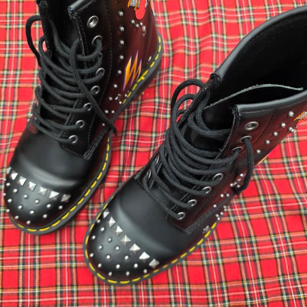 닥터마틴 1460 스터드 8홀 UK9