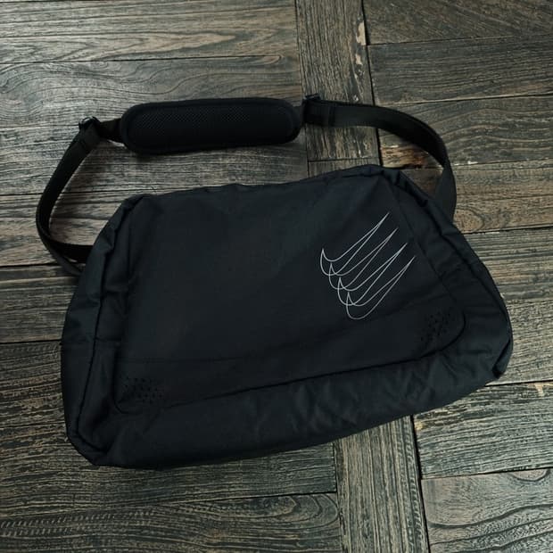 [나이키] 멀티 스우시 숄더백 블랙 M18970