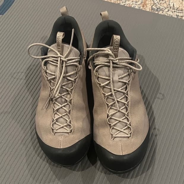 아크테릭스 컨실 fl 베이지블랙 사이즈255