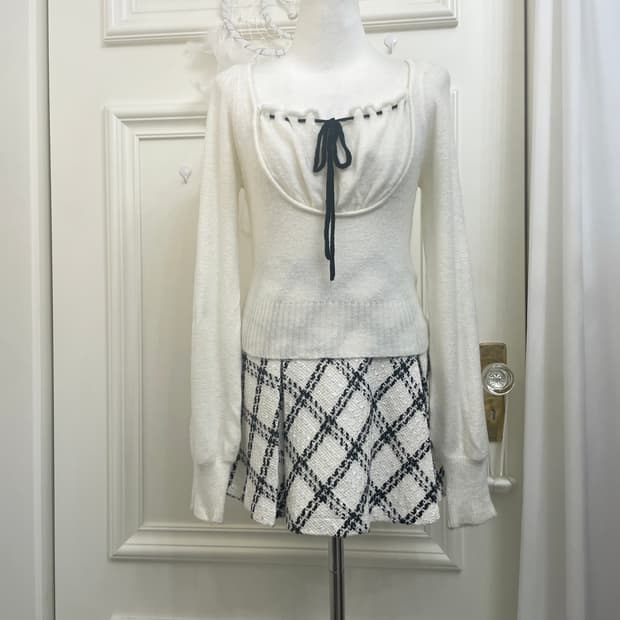 ivory black bow point sweater(size-F)