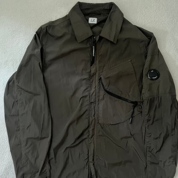 cp 컴퍼니 크롬 렌즈 오버 셔츠 자켓 (바람막이) 카키 L