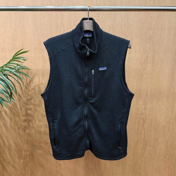 파타고니아 클래식 플리스 풀집업 베스트 로고 패치 지퍼 포켓 디테일 블랙