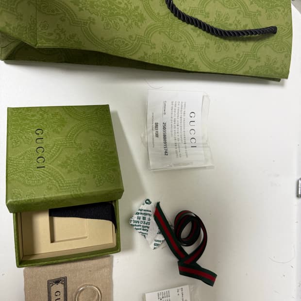 구찌 시그니처 GG 반지 풀구성 제품입니다 AS기한도 한참 남았습니다 쇼