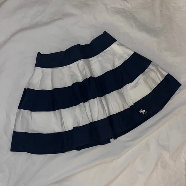 아베크롬비 네이비 스트라이프 줄무늬 플리츠 스커트 치마