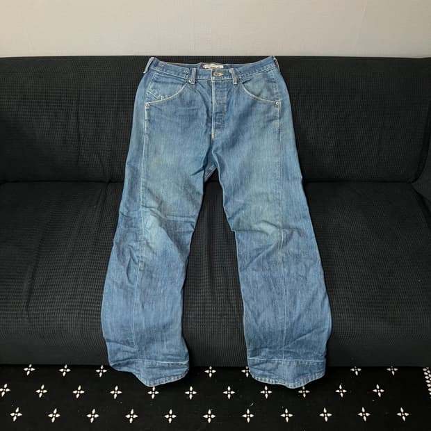 Japan 리바이스 엔지니어드진 Relaxed fit