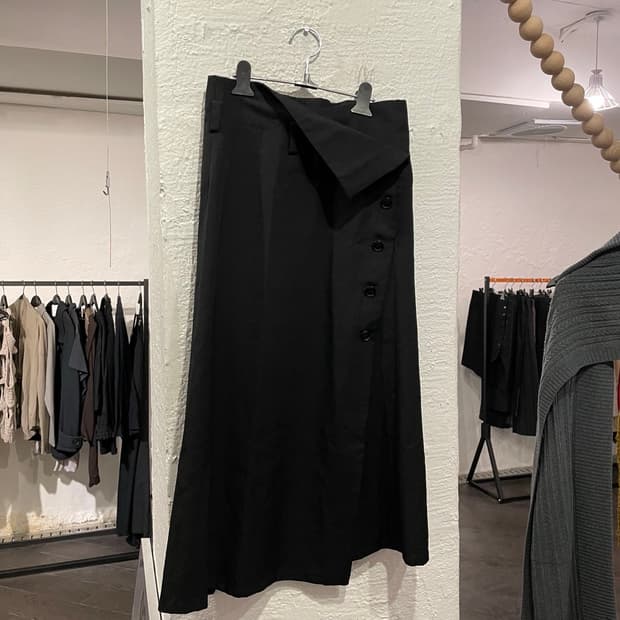 요지야마모토 버튼 디테일 랩 스커트