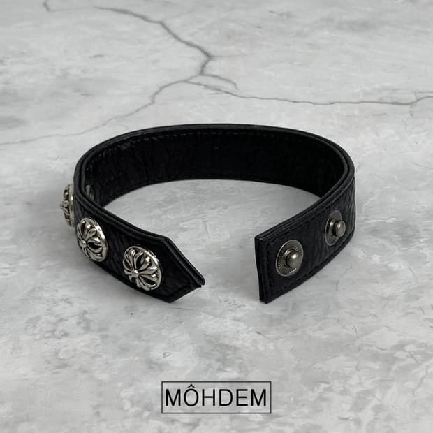 [Unisex] 스터드 가죽 크롬 팔찌
