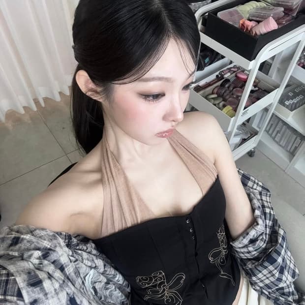 Farm Corset Halter Top Black/Skin코르셋홀터넥