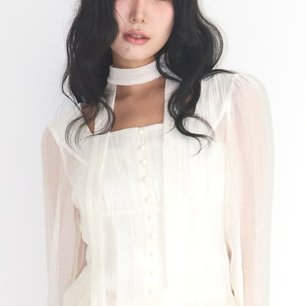일리고 리본 타이 스퀘어넥 블라우스 크림