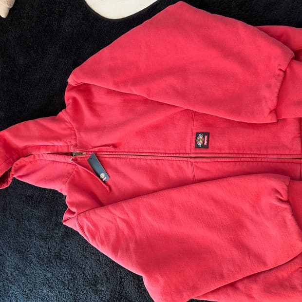 슈프림 x 디키즈 퀼티드 라인드 집업 후드 스웨트셔츠 번트 레드 - 25