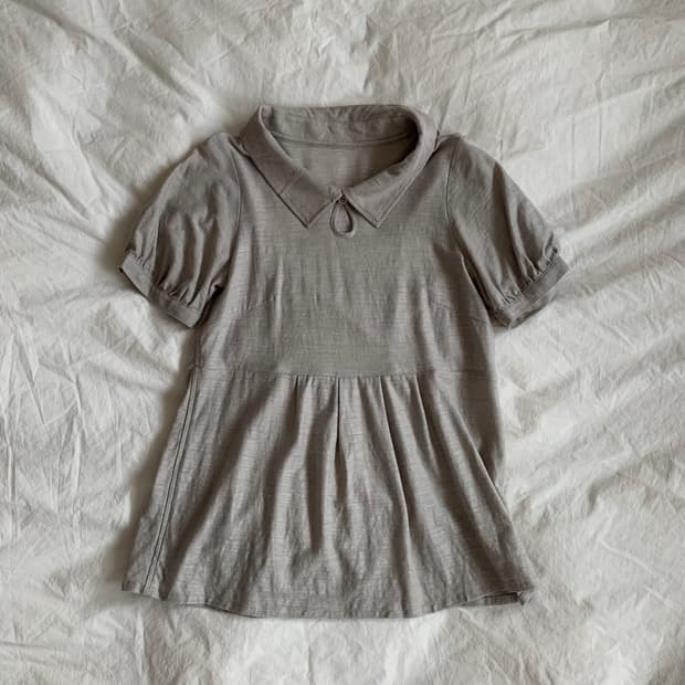 그레이 카라 퍼프 탑