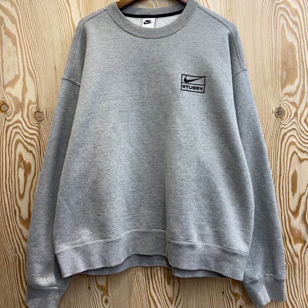 나이키 스투시 자수 맨투맨