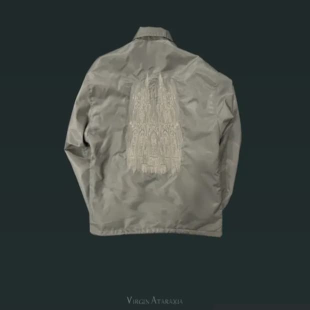 언더마이카 대성당 코치자켓 1사이즈 구매합니다 