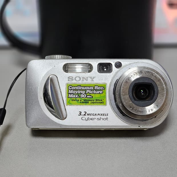 소니 사이버샷 P8 뉴진스 혜인 디카