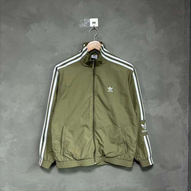 아디다스 파이어버드 락업 트랙탑 바람막이 카키