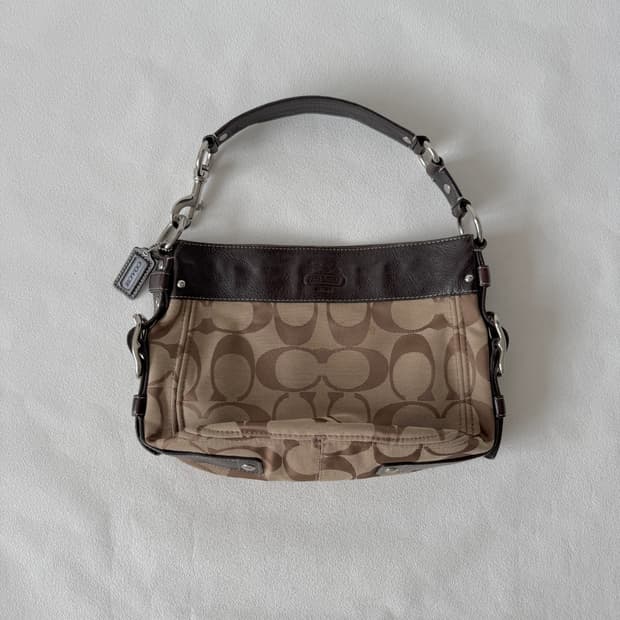 코치(COACH) 모노그램 숄더백