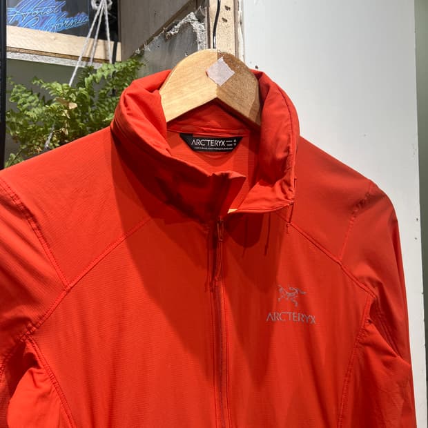 아크테릭스 오렌지 바람막이