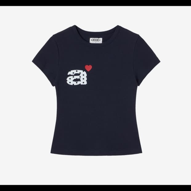 [택제거 새상품] Aeae 에이이에이이 도트 스몰 레터 티 네이비 반팔