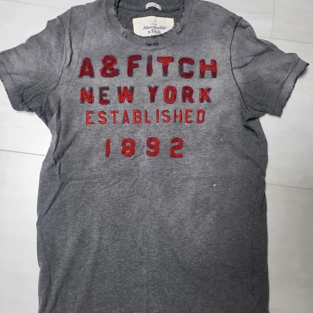 아베크롬비 반팔 데미지 디테일