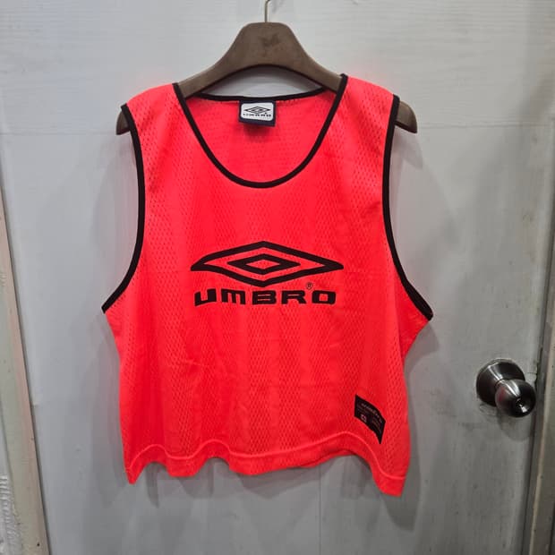 UMBRO 엄브로 나시티셔츠! 색상 예뻐용!~