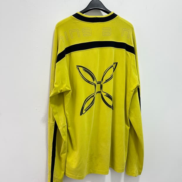 Montura back printing sleeve