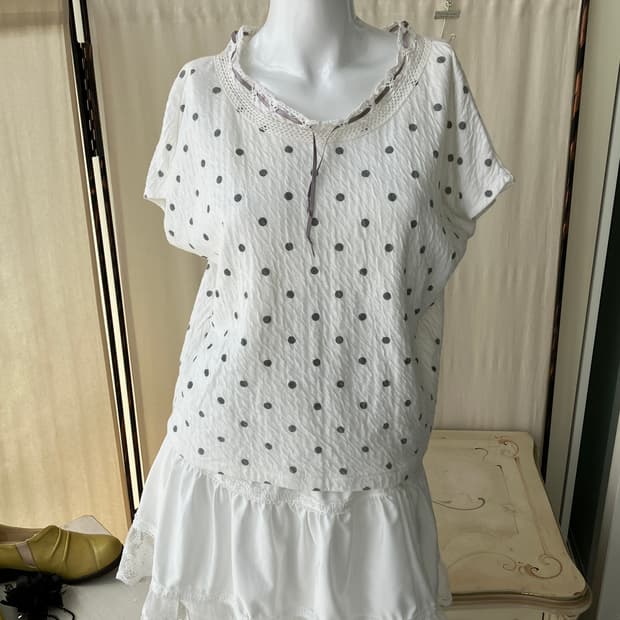 puff dot crochet blouse