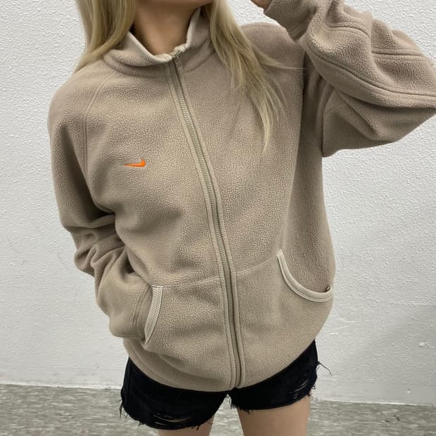 나이키 스우시 뮤트베이지 후리스 95