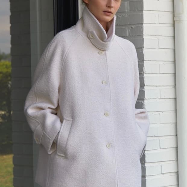 Mohae 모헤 아이보리 울 하프 코트