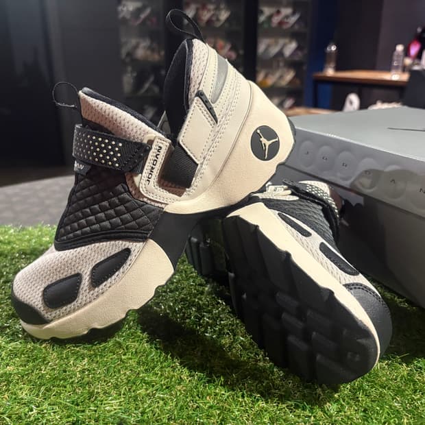 [새상품/250] 나이키 조던 트루너