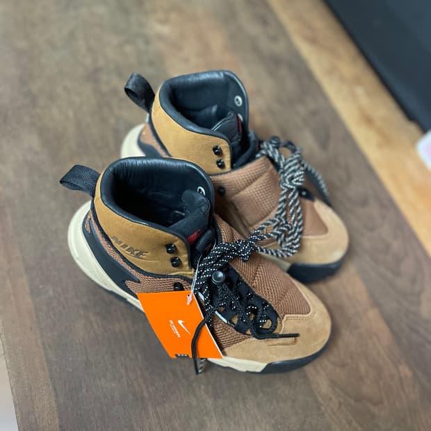 나이키 x 사카이 마그마스케이프