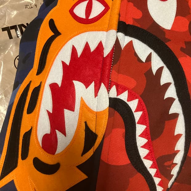 베이프 컬러카모 타이거 샤크후드집업 XL