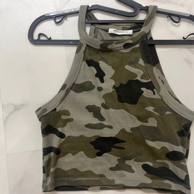 자라 카모홀터넥